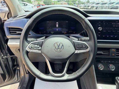 Used 2022 Volkswagen Taos SE FWD image 12