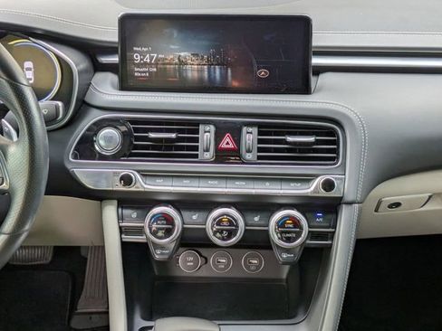 Used 2023 Genesis G70 2.0T image 18