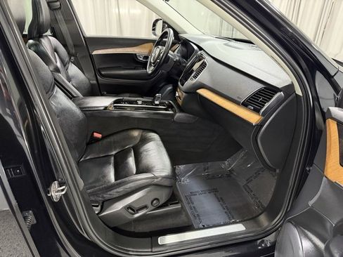 Used 2023 Volvo XC90 B5 Plus image 7