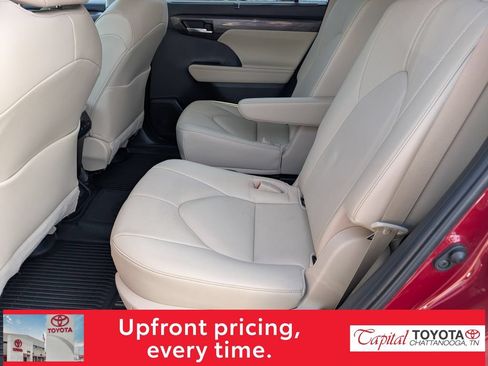 Used 2023 Toyota Highlander Limited FWD image 10