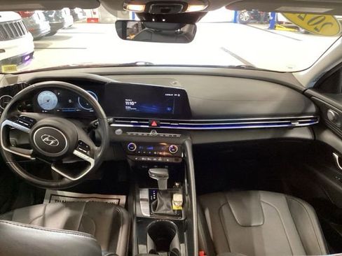 Used 2023 Hyundai Elantra Limited w/ Cargo Package FWD image 9