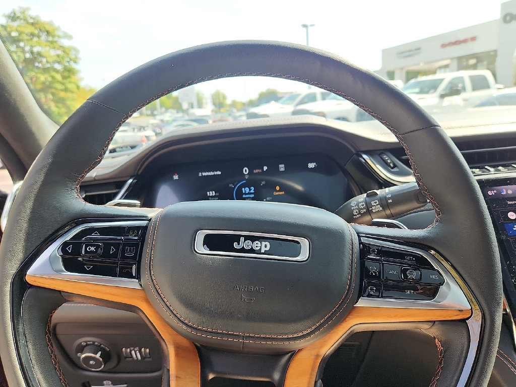 Used 2024 Jeep Grand Cherokee L Summit AWD/4WD image 20