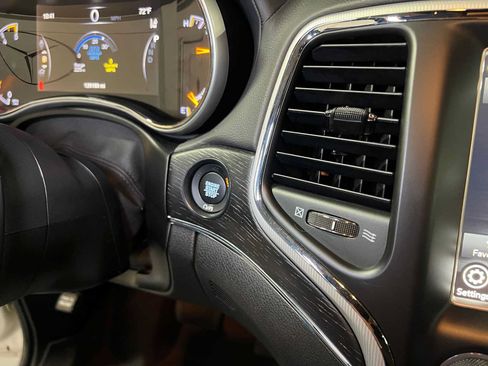 Used 2018 Jeep Grand Cherokee Summit AWD/4WD image 31