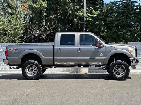 Used 2011 Ford F250 Lariat w/ Lariat Ultimate Pkg AWD/4WD image 9