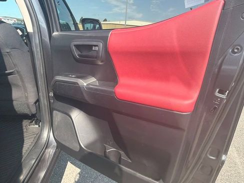 Used 2020 Toyota Tacoma SR5 RWD image 11