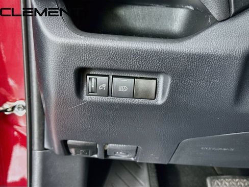 Used 2020 Toyota RAV4 LE AWD/4WD image 13