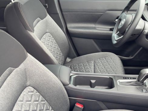 New 2026 Nissan Kicks SV image 12