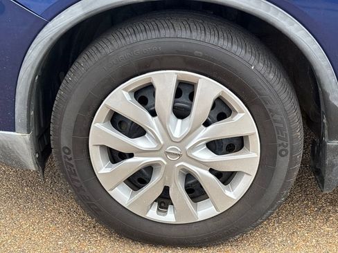 Used 2017 Nissan Rogue S image 23