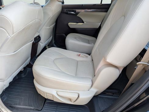 Used 2021 Toyota Highlander Limited image 33