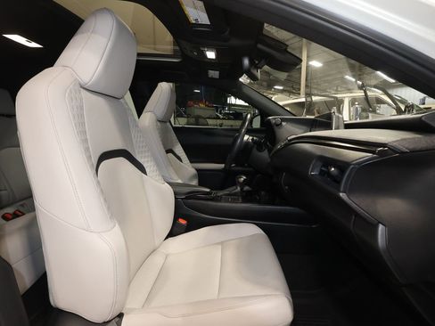 Used 2022 Lexus UX 200 w/ Premium Package image 26