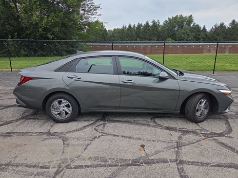 Used 2024 Hyundai Elantra SE FWD image 5