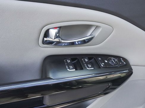 Used 2018 Kia Sedona EX image 10