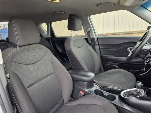Used 2017 Kia Soul image 17
