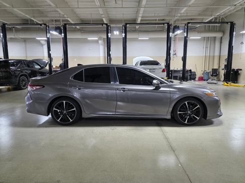 Used 2018 Toyota Camry XSE FWD image 8