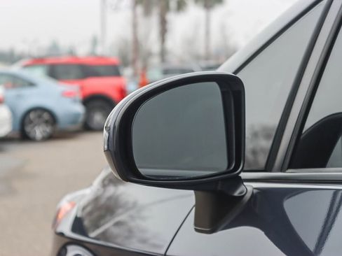 Used 2015 Toyota Prius Four image 15