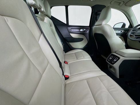 Used 2023 Volvo XC40 B4 Ultimate image 26