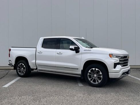 Used 2023 Chevrolet Silverado 1500 High Country w/ Technology Package AWD/4WD image 9