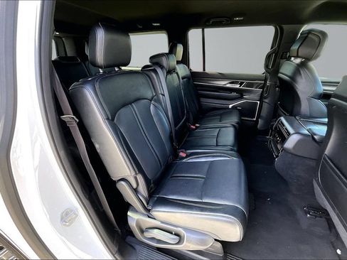 Certified 2024 Jeep Wagoneer L Series II w/ Flexible Seating Group RWD image 18
