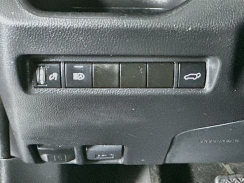Used 2019 Toyota RAV4 XLE Premium FWD image 12