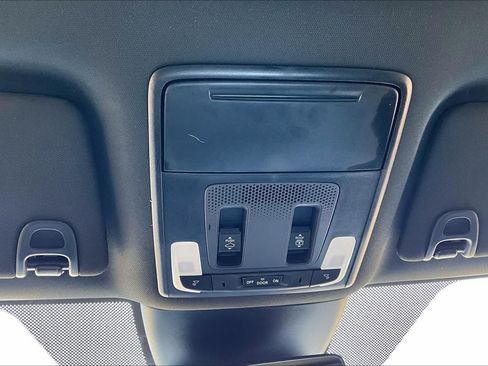 Used 2025 Honda Pilot TrailSport image 33