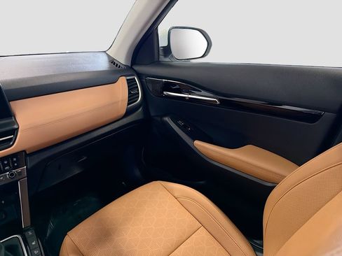 Used 2025 Kia Seltos EX w/ EX Sunroof Package image 25