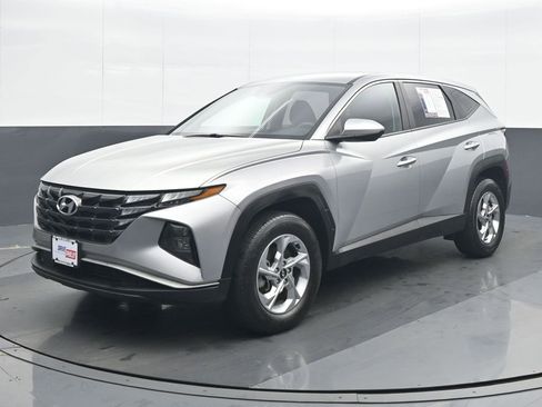 Used 2023 Hyundai Tucson SE image 2