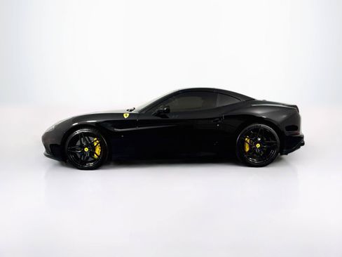 Used 2017 Ferrari California T RWD image 44