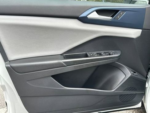 Used 2022 Volkswagen Taos SE image 10