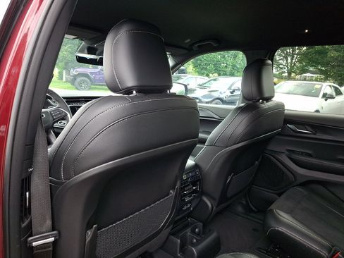 Used 2025 Jeep Grand Cherokee L Laredo AWD/4WD image 21