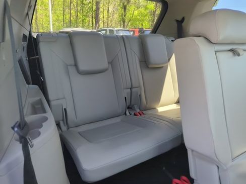 Used 2019 Volkswagen Atlas SE w/ Panoramic Sunroof Package FWD image 24