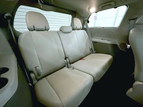 Used 2017 Toyota Sienna XLE Premium AWD/4WD image 27