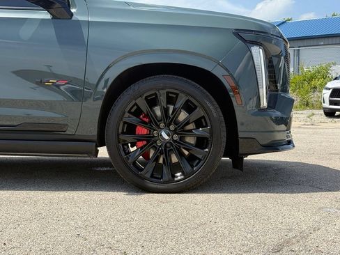 Used 2026 Cadillac Escalade ESV V w/ LPO, ONYX Package AWD/4WD image 10
