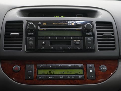 Used 2004 Toyota Camry XLE FWD image 16