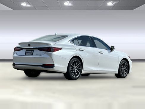 Used 2025 Lexus ES 300h w/ Premium Package image 8