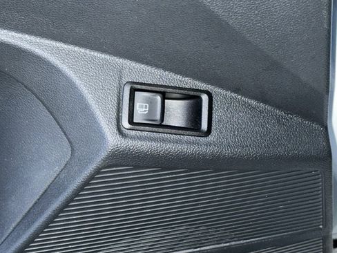 Certified 2023 Volkswagen Taos SE w/ Panoramic Sunroof Package image 24