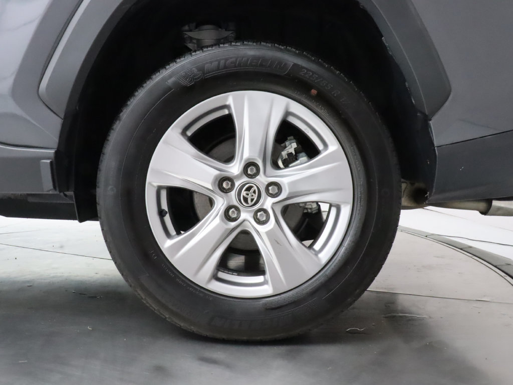 Used 2025 Toyota RAV4 XLE FWD image 38