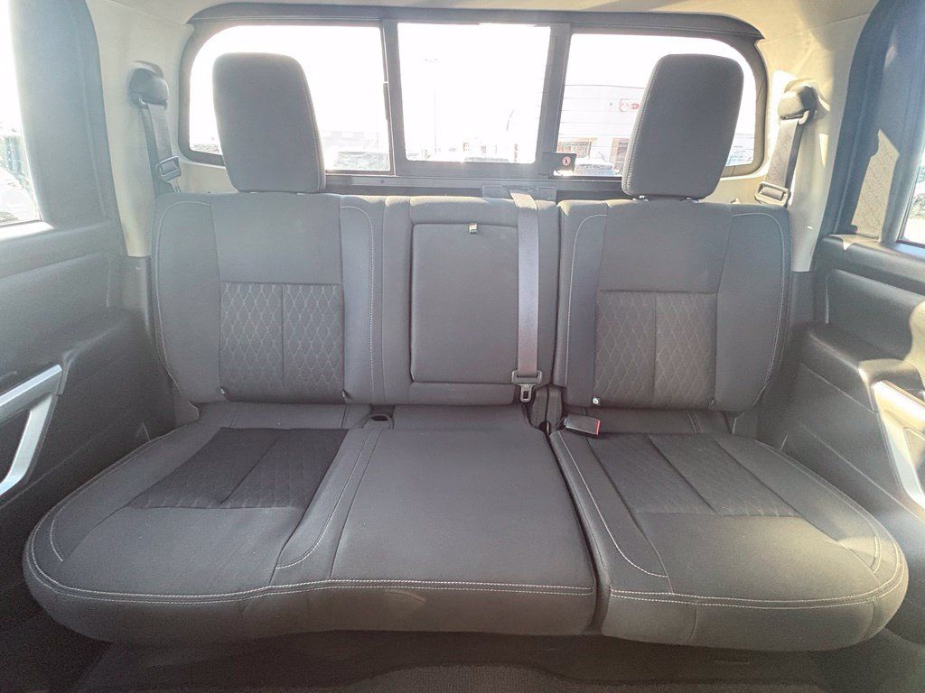 Used 2018 Nissan Titan SV w/ SV Convenience Package RWD image 29