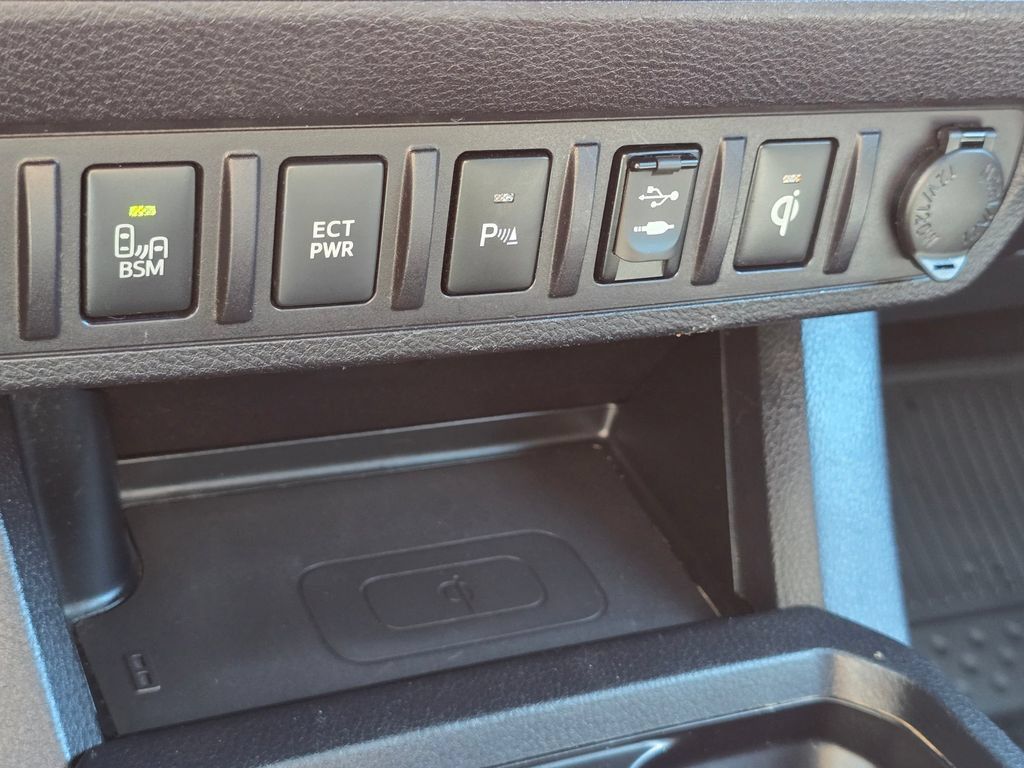 Used 2017 Toyota Tacoma TRD Off-Road AWD/4WD image 28