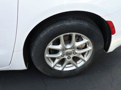 Used 2024 Chrysler Pacifica Touring-L FWD image 10
