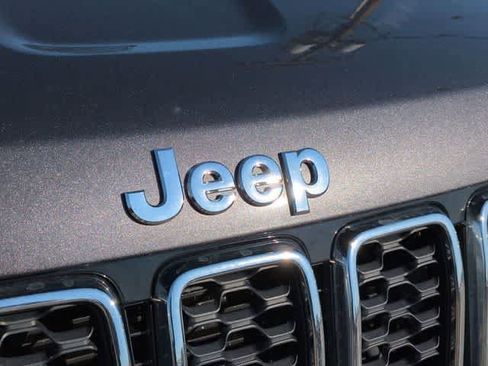 Used 2019 Jeep Grand Cherokee Limited AWD/4WD image 12