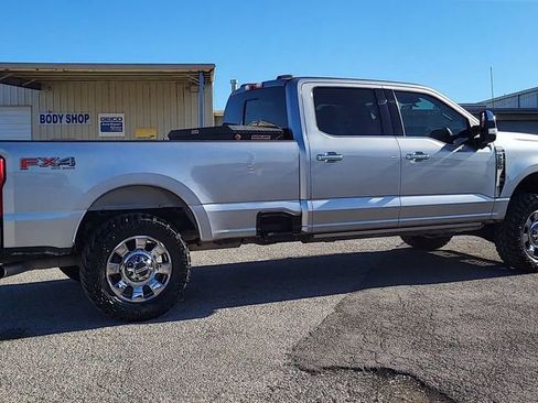 Used 2023 Ford F250 Lariat w/ Chrome Package image 8