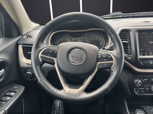 Used 2016 Jeep Cherokee Latitude w/ Safety/Convenience Group AWD/4WD image 17