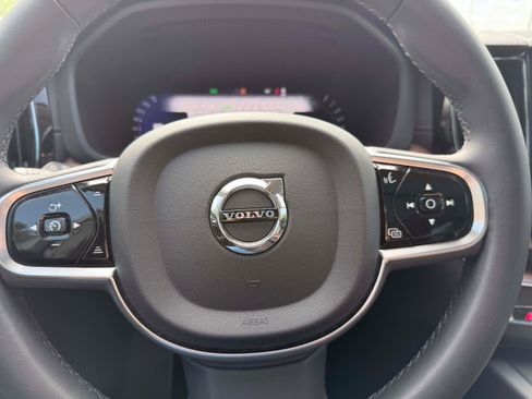Certified 2024 Volvo XC60 B5 Ultimate w/ Protection Package Premier AWD/4WD image 17