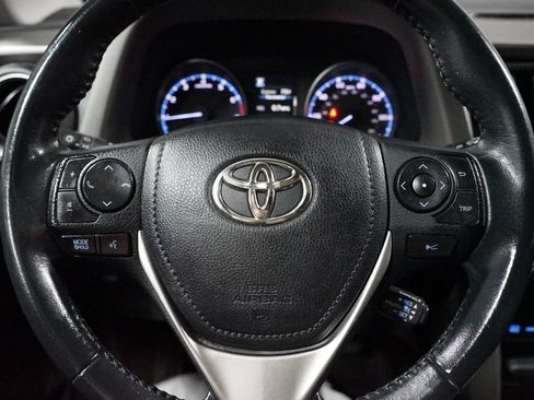 Used 2018 Toyota RAV4 XLE FWD image 12