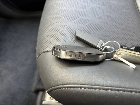 Used 2026 Kia Carnival FWD image 22