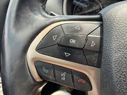 Used 2015 Jeep Cherokee Latitude w/ Comfort/Convenience Group AWD/4WD image 44