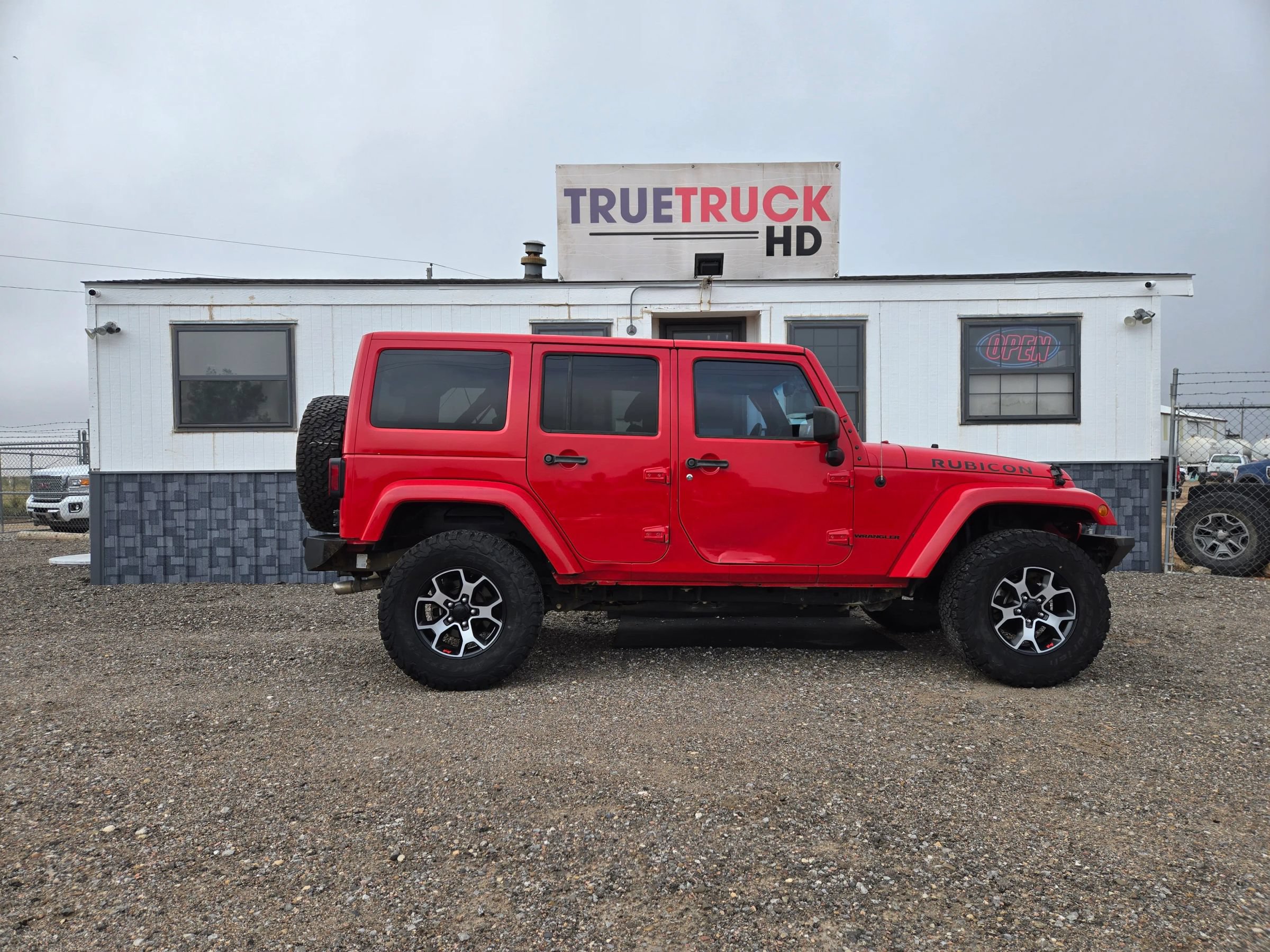 Used 2015 Jeep Wrangler Unlimited Rubicon w/ Connectivity Group AWD/4WD image 5