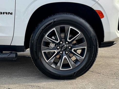 Used 2022 Chevrolet Suburban Z71 w/ Luxury Package image 11