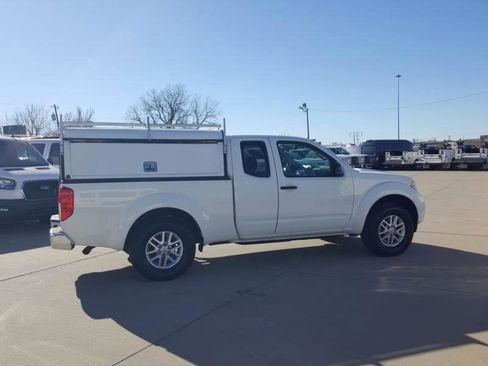 Used 2015 Nissan Frontier SV image 6