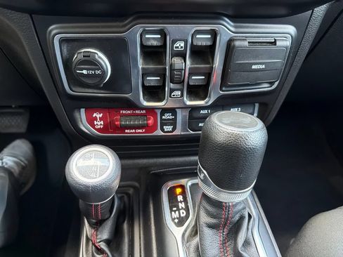 Used 2022 Jeep Wrangler Unlimited Rubicon w/ Dual Top Group AWD/4WD image 64